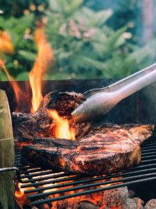What is the difference between grilling and bbq?